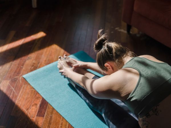 Poczuj się bardziej komfortowo: Wszystko co musisz wiedzieć wybierając matę do jogi